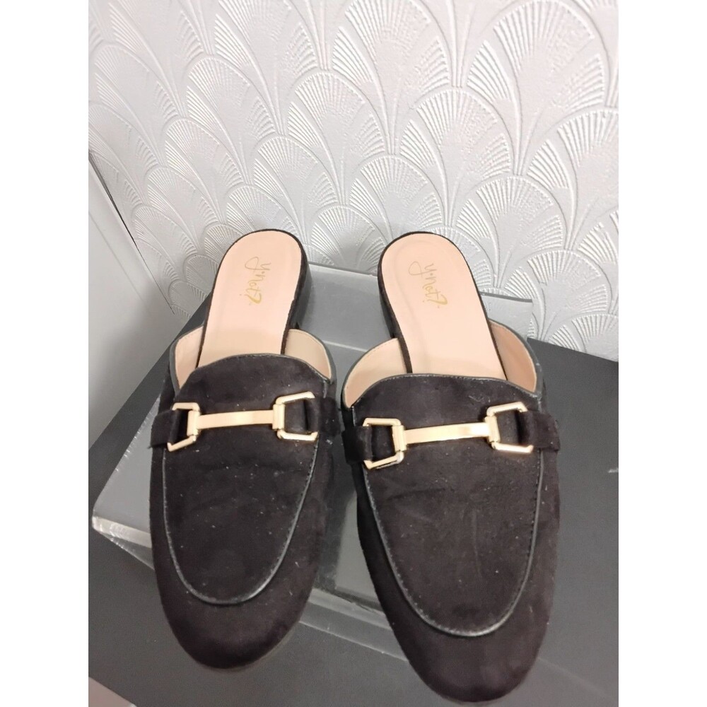 Y-Not Flat Mules Black Suede Size 8M